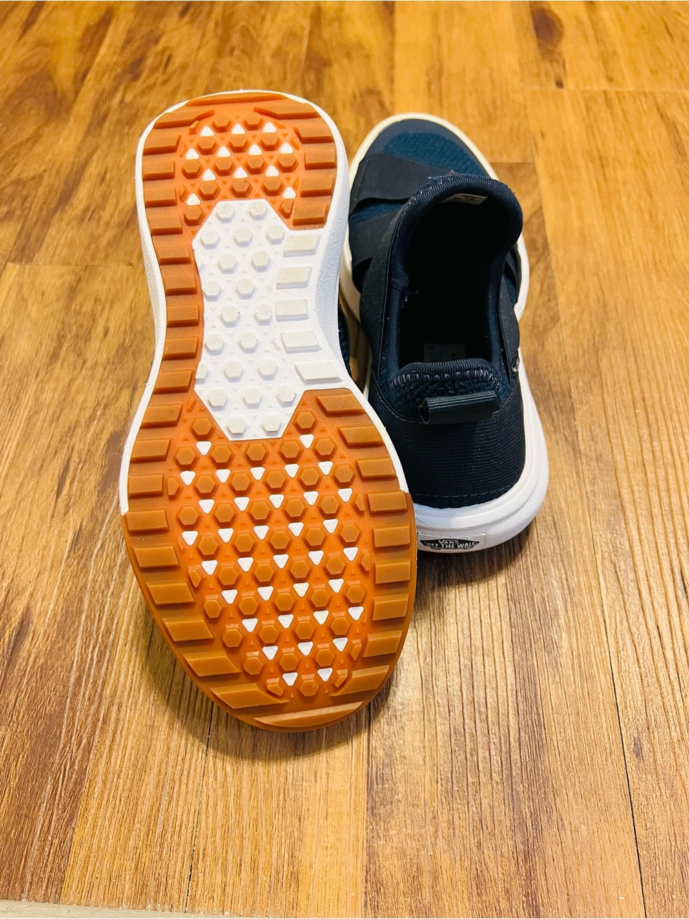 Vans Ultrarange Women’s Slip-On Sneaker Navy Blue with White trim. - Picture 5 of 6